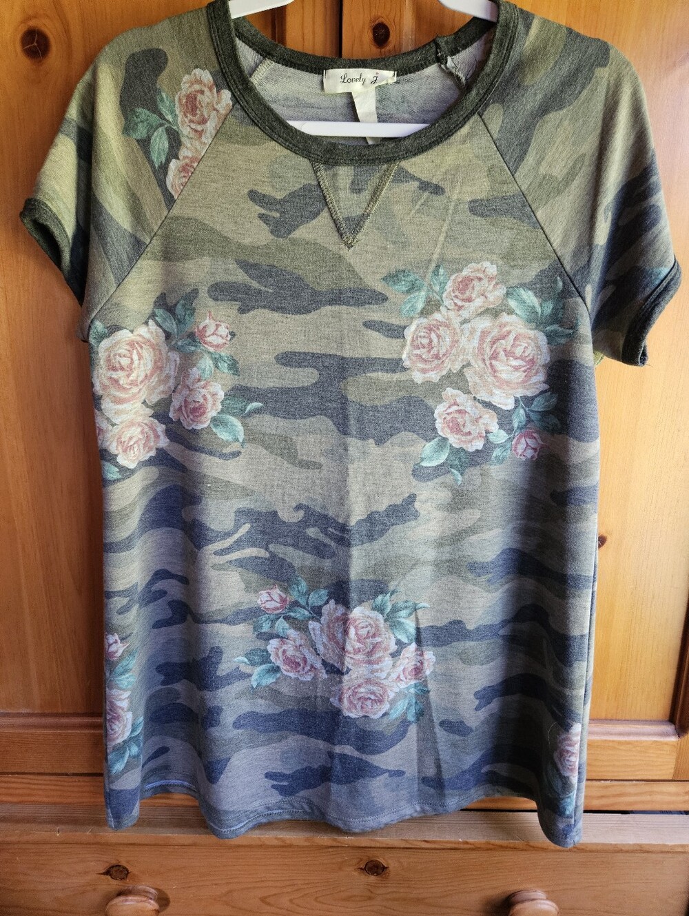 Lovely J Floral Camo Top SIZE LARGE